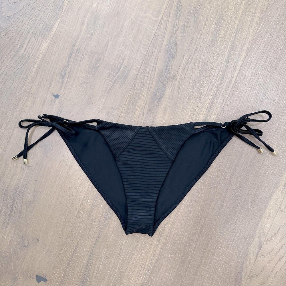 NWT: BEACH BUNNY FULL BOTTOM SIZE LARGE